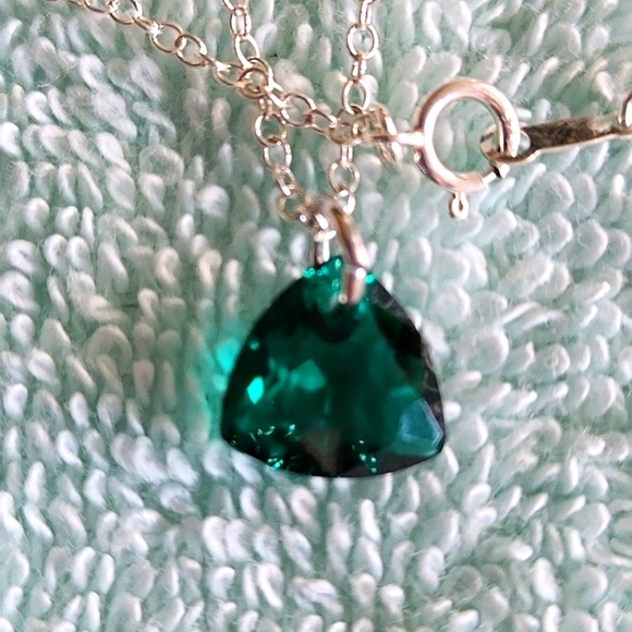 Sterling Silver Emerald Green Pendent! - Picture 3 of 3